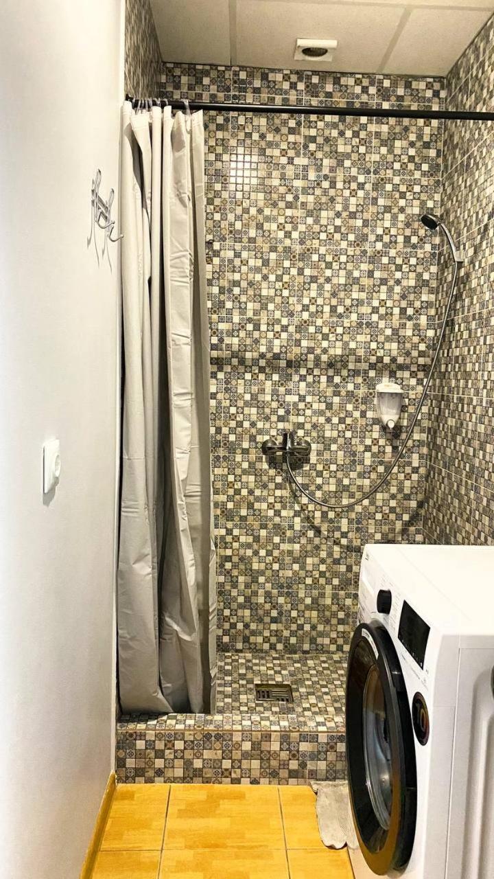 Uneed Rooms M1 Киев Экстерьер фото
